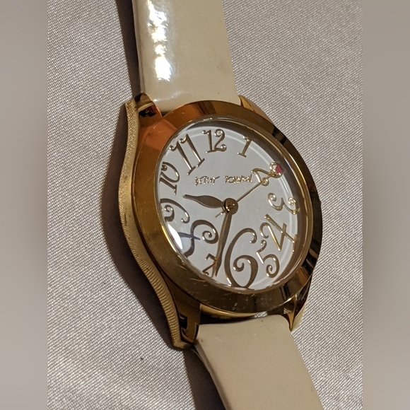 Betsey Johnson Quartz Analog Ladies Watch Gold Tone BJ2137 Patent Leather - Picture 3 of 10